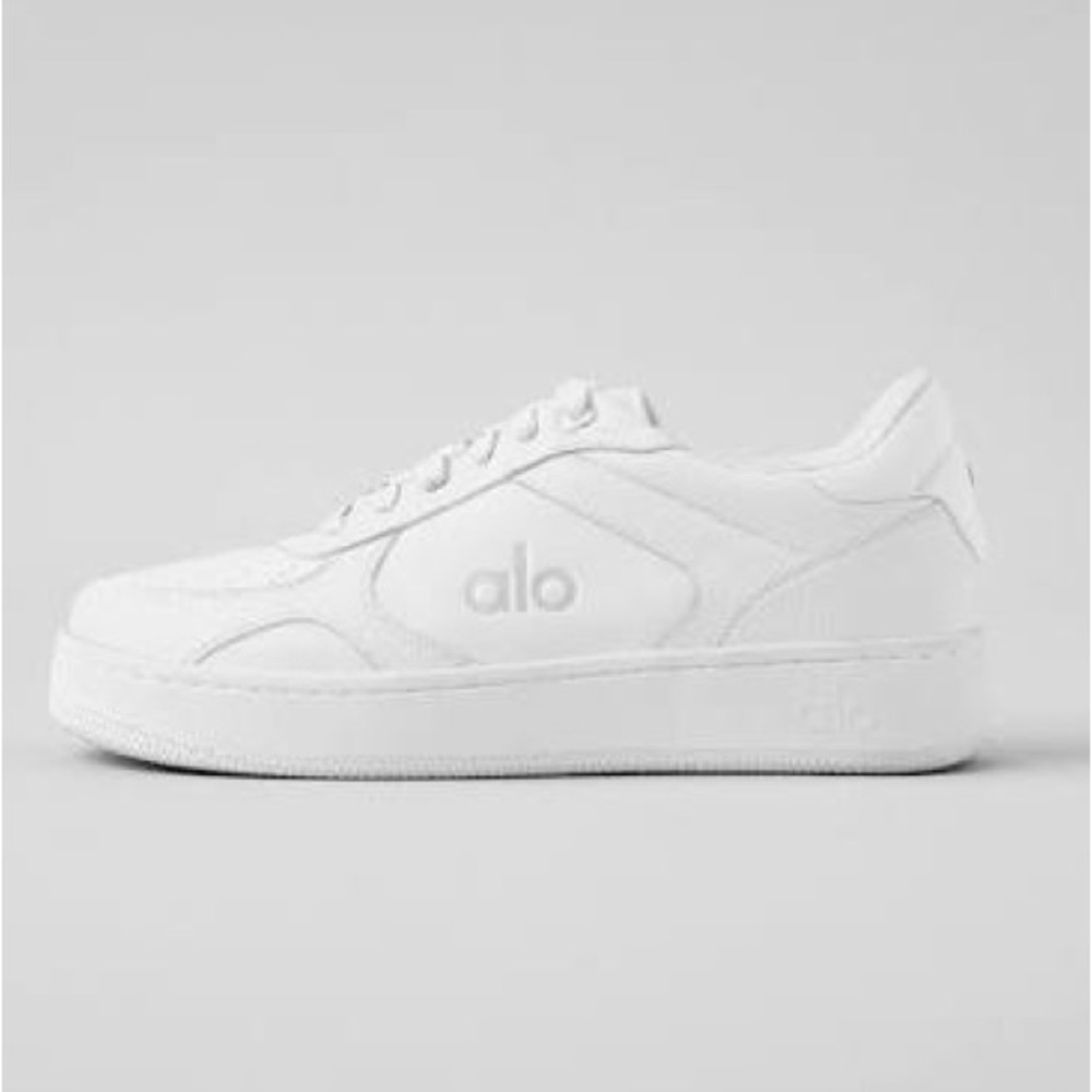 ALO Yoga recovery mode White Sneakers